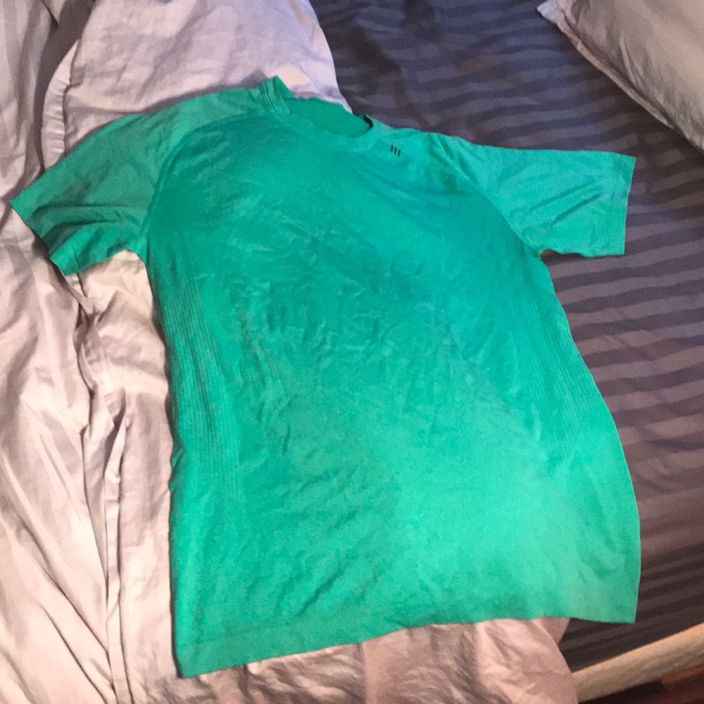 Short sleeve lulu lemon shirt